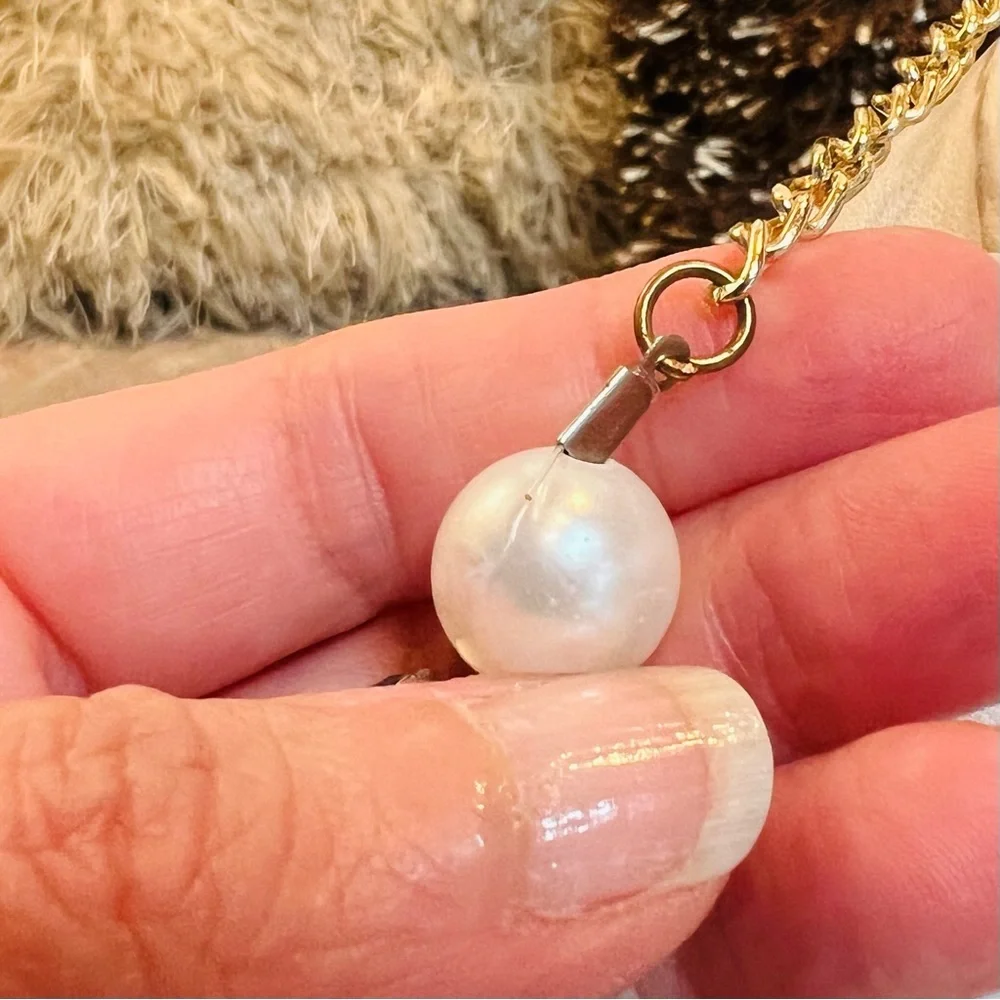 Pretty Silvertone goldtone, lightweight faux pearl, clear bling 16” necklace